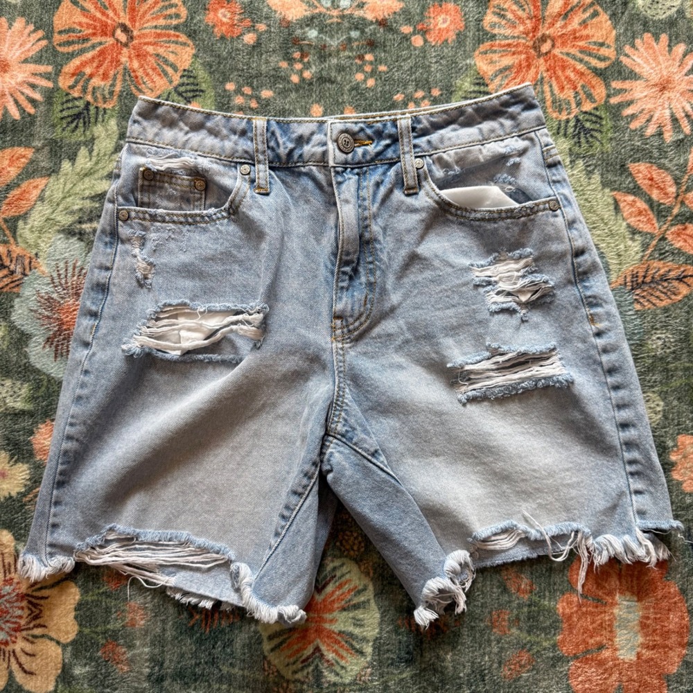 Altar'd State‎ Distressed Denim Shorts Light Wash Blue High Rise Frayed Hem 26